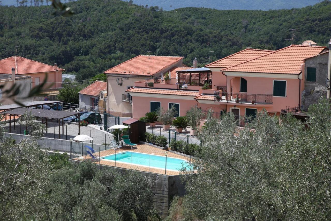 Gli Angeli Agriturismo Villa Cisano sul Neva Luaran gambar