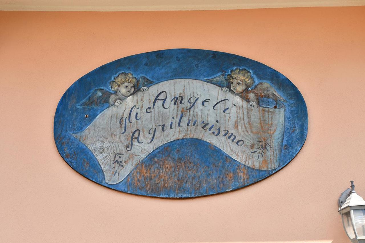 Gli Angeli Agriturismo Villa Cisano sul Neva Luaran gambar