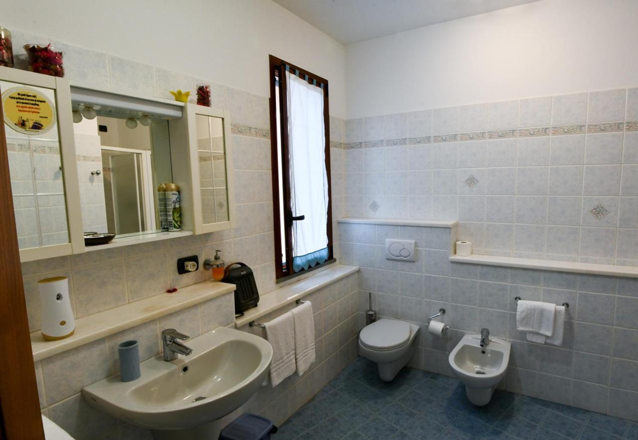 Gli Angeli Agriturismo Villa Cisano sul Neva Luaran gambar