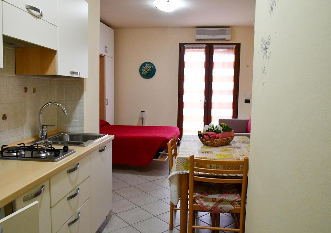 Gli Angeli Agriturismo Villa Cisano sul Neva Luaran gambar