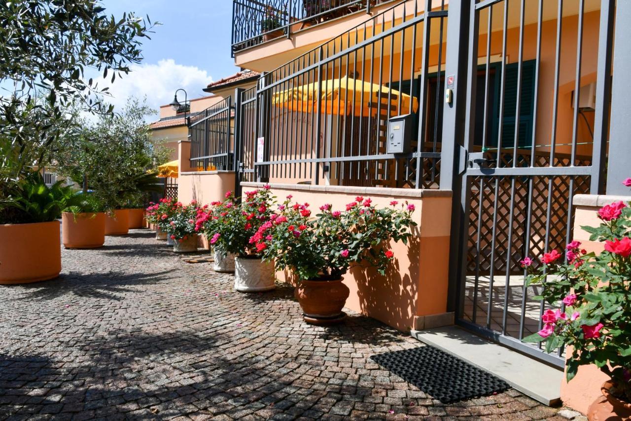 Gli Angeli Agriturismo Villa Cisano sul Neva Luaran gambar