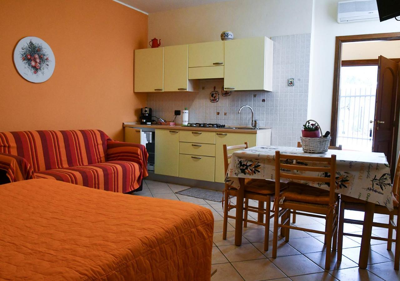 Gli Angeli Agriturismo Villa Cisano sul Neva Luaran gambar