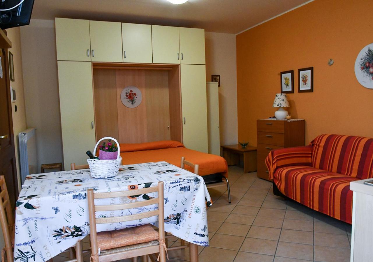 Gli Angeli Agriturismo Villa Cisano sul Neva Luaran gambar