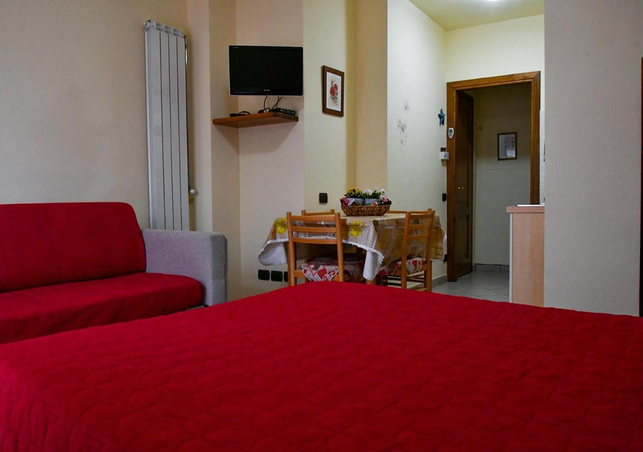 Gli Angeli Agriturismo Villa Cisano sul Neva Luaran gambar