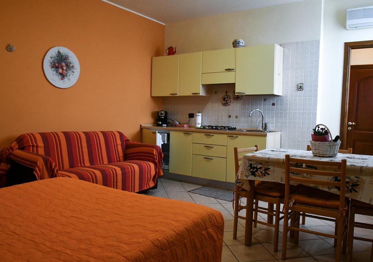 Gli Angeli Agriturismo Villa Cisano sul Neva Luaran gambar