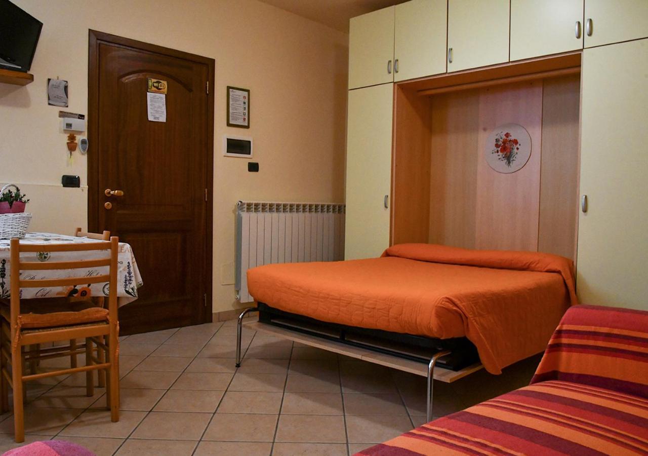 Gli Angeli Agriturismo Villa Cisano sul Neva Luaran gambar