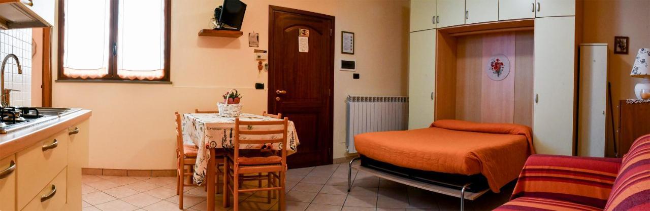 Gli Angeli Agriturismo Villa Cisano sul Neva Luaran gambar