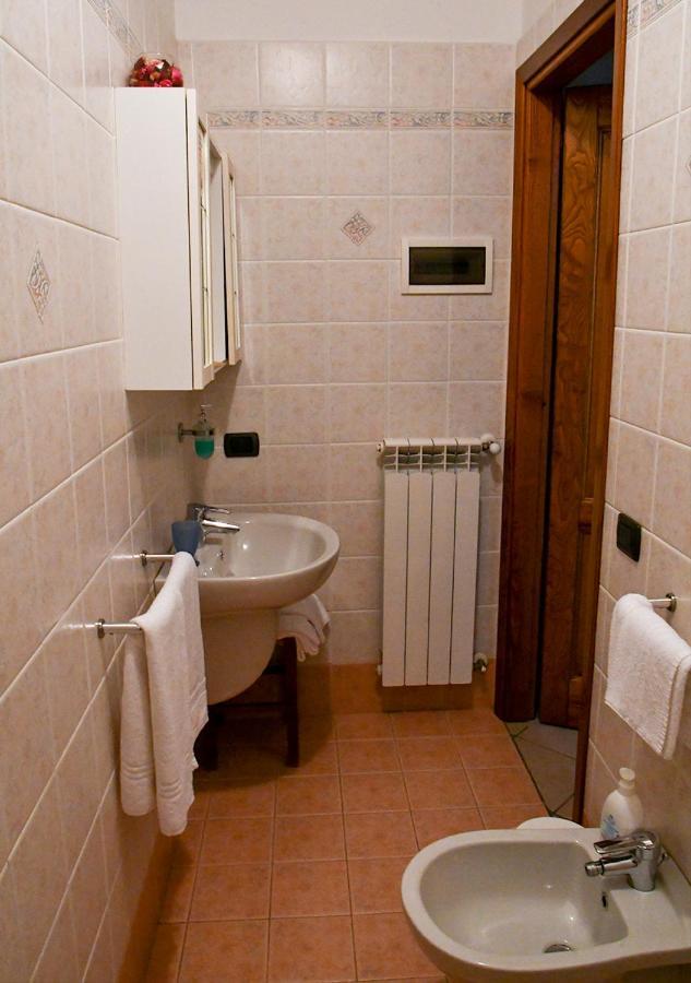 Gli Angeli Agriturismo Villa Cisano sul Neva Luaran gambar