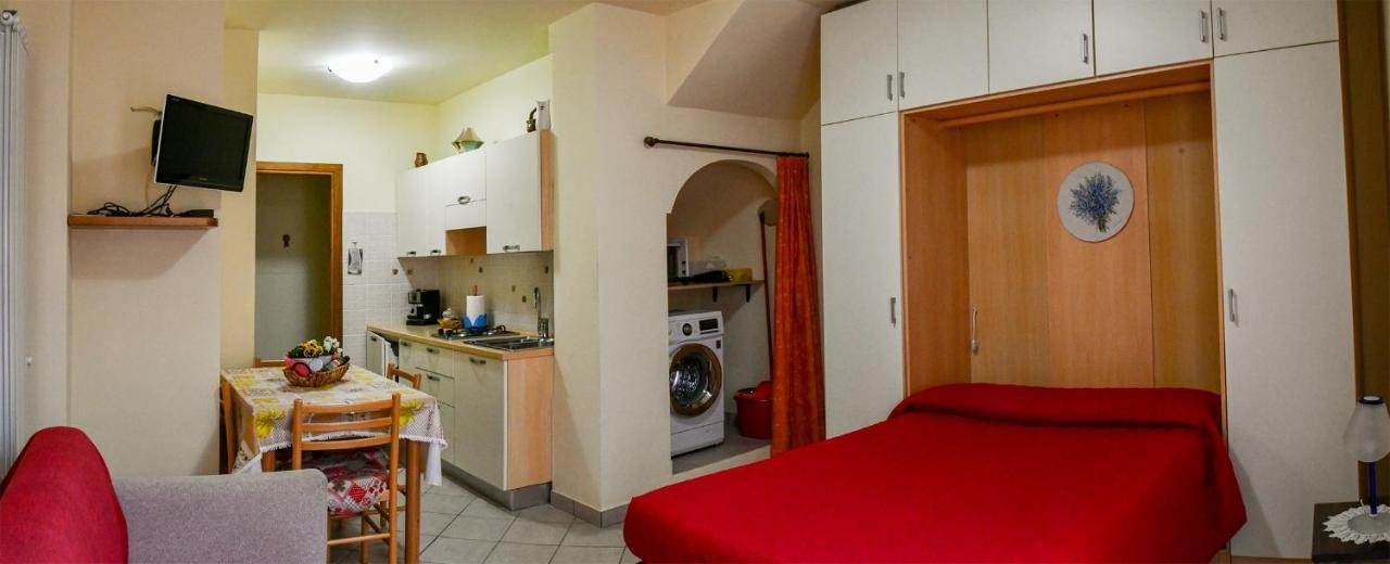 Gli Angeli Agriturismo Villa Cisano sul Neva Luaran gambar