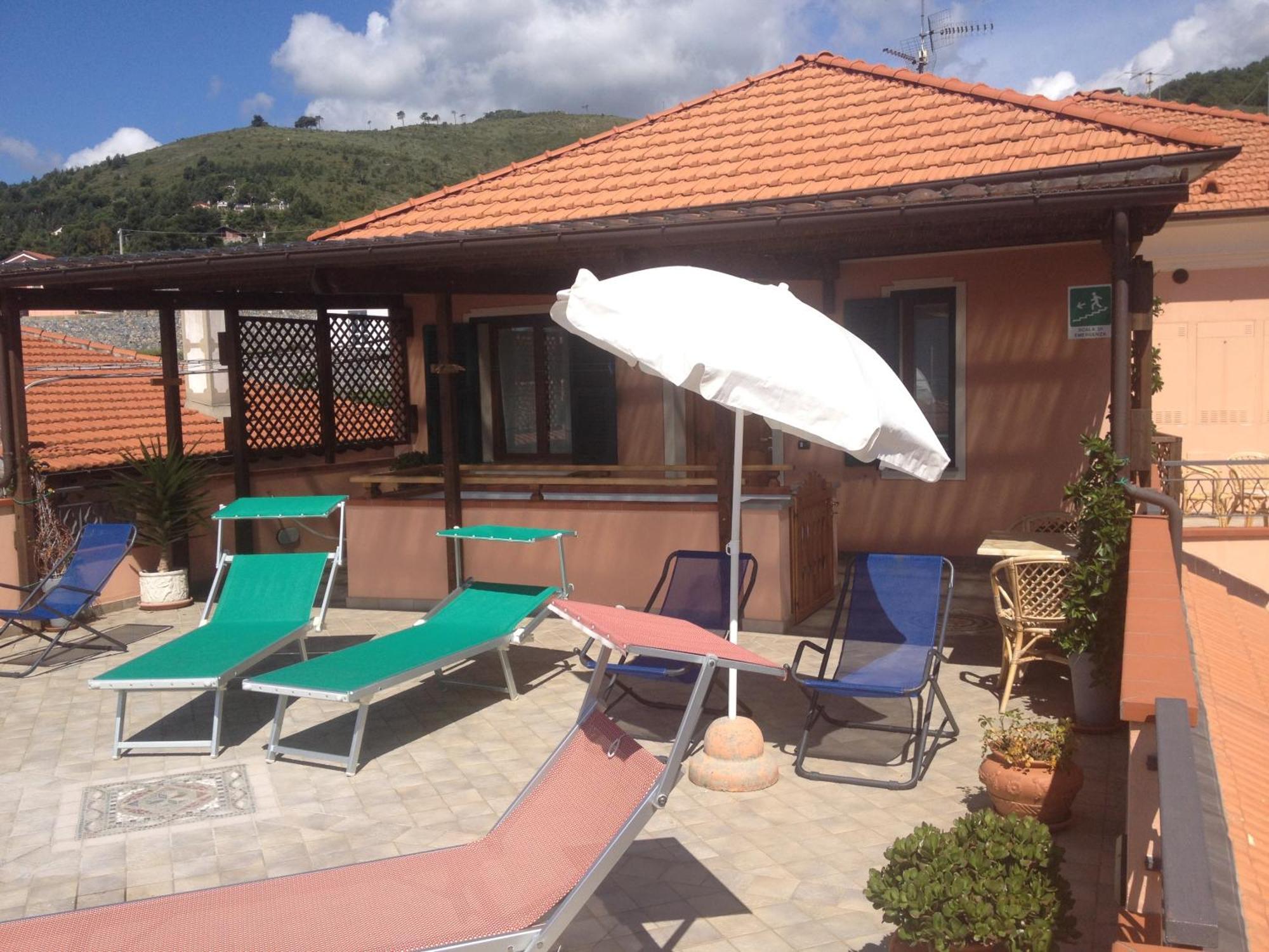 Gli Angeli Agriturismo Villa Cisano sul Neva Luaran gambar